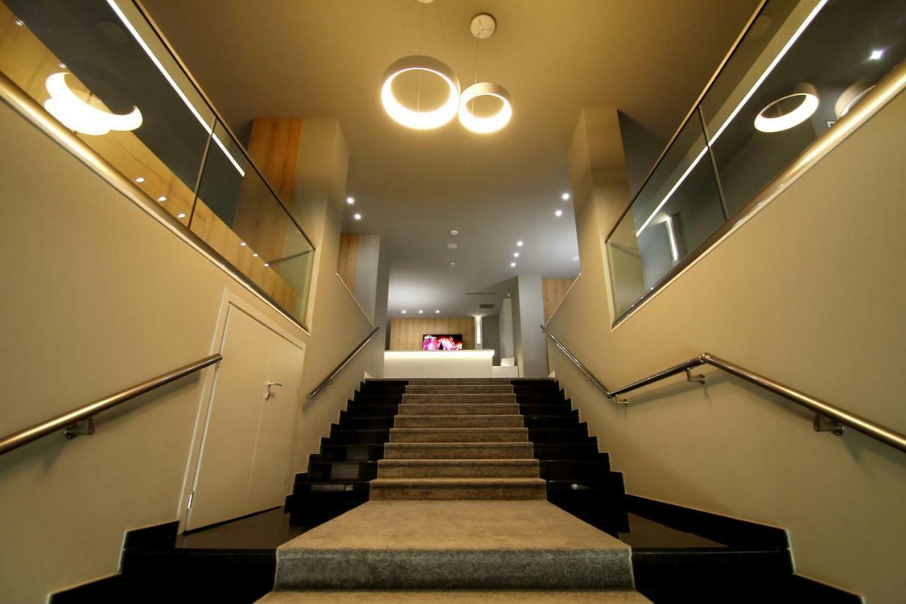 Hotel One Влёра Экстерьер фото